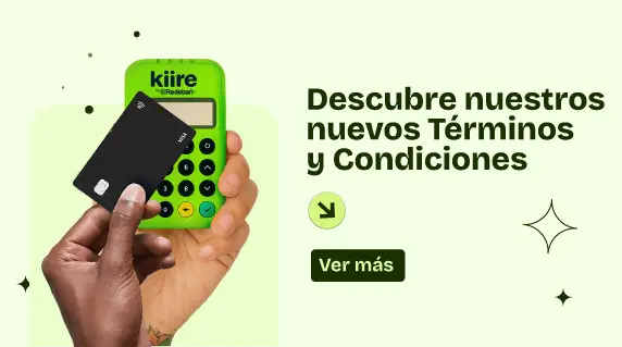 Mano acercando una tarjeta de crédito negra a un datáfono verde de Kiire, junto al título: Descubre nuestros nuevos Términos y Condiciones.